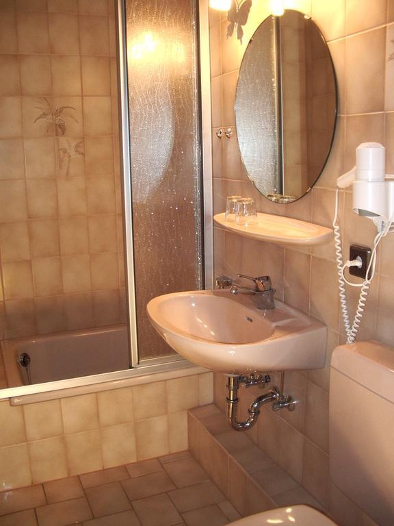 Gaestehaus Resi Ξενοδοχείο Zeltingen-Rachtig Δωμάτιο φωτογραφία