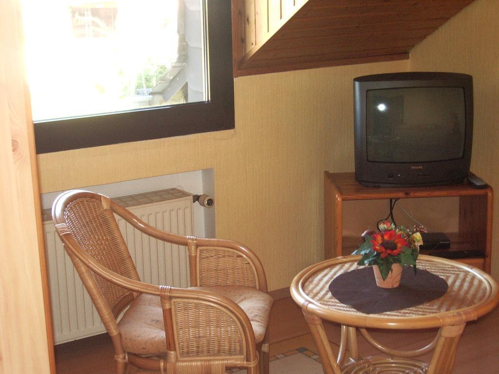 Gaestehaus Resi Ξενοδοχείο Zeltingen-Rachtig Δωμάτιο φωτογραφία
