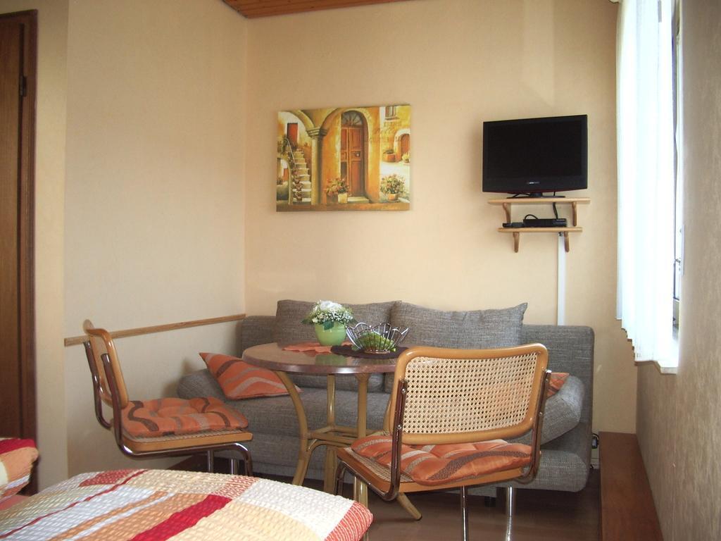 Gaestehaus Resi Ξενοδοχείο Zeltingen-Rachtig Εξωτερικό φωτογραφία
